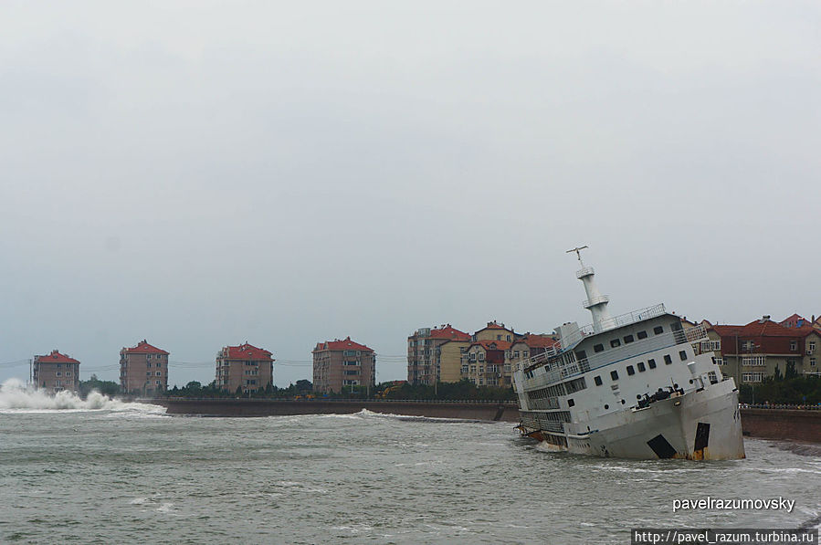 Шторм на Жёлтом море Циндао, Китай