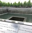 Такой памятник стоит на месте второго разрушенного террористами 11 сентября 2001 года небоскреба