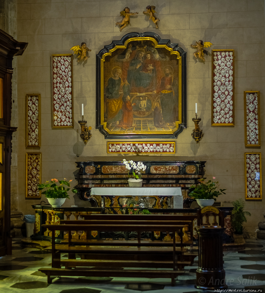Беломраморный собор Санта-Мария-Ассунта Комо, Италия