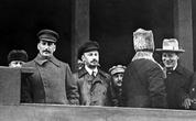 Иосиф Сталин, Николай Бухарин на трибуне Мавзолея, 1929 год . Фото: ТАСС. (Из Интернета)