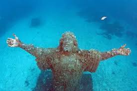Подводная статуя Христа / Underwater statue of Jesus
