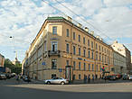 Вознесенский 8/23 — Достоевский жил здесь с февраля 1847 по апрель 1849.