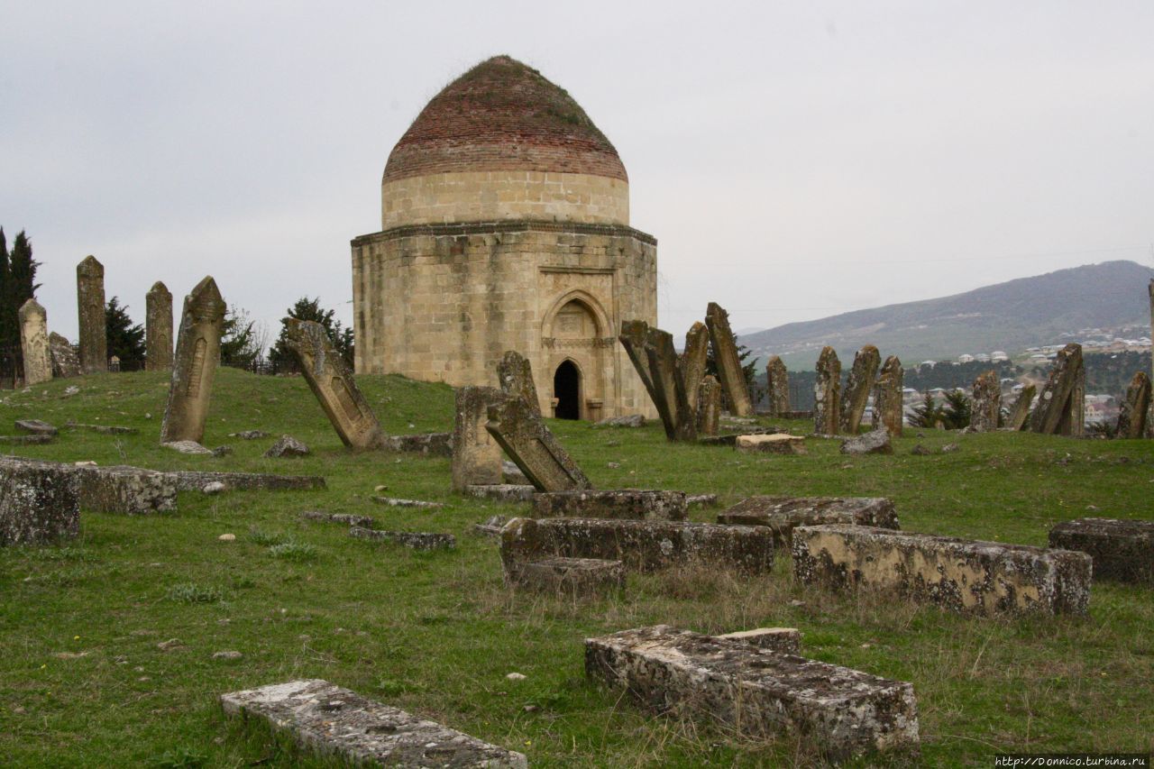Мавзолей и кладбище Едди Гюмбез Шемахы, Азербайджан