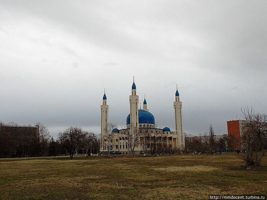 Главная мечеть в центре парка Майкоп, Россия