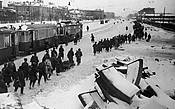 Баррикады на случай штурма Ленинграда фашистами на Московском (Международном) проспекте в 1941 г возводились из тюбингов метро, которое начало строиться в Ленинграде перед войной.