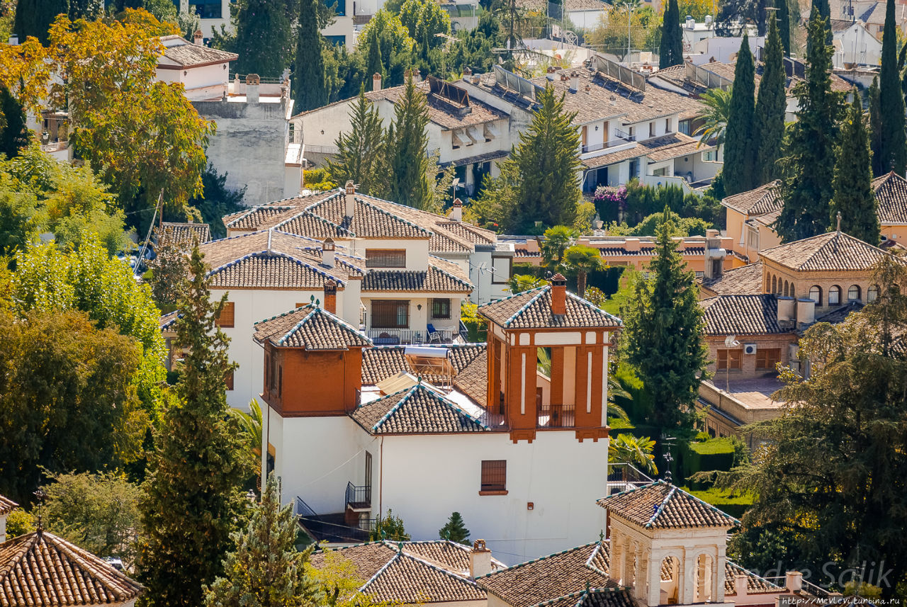 Прогулка в саду Хенералифе Альхамбра, Испания