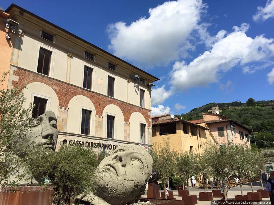 Пиэтрасанта — площадь Дуомо Пьетразанта, Италия