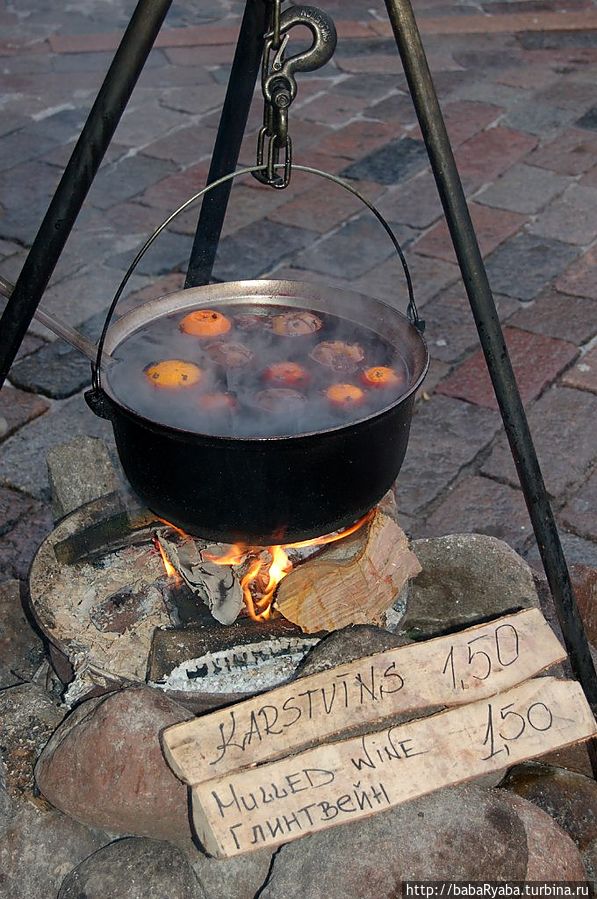 Глинтвейн — наше всё))) вообще ароматы витали новогодние-новогодние!! в городе пахло костром, пряниками, глинтвейном, бальзамом..