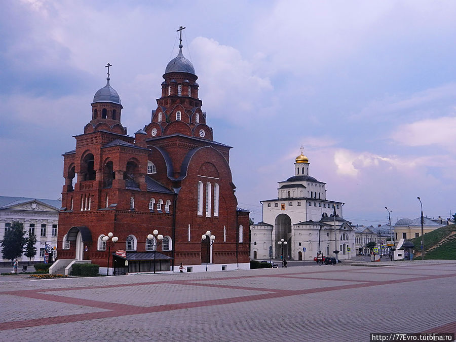 Троицкая церковь и Золотые Ворота Россия