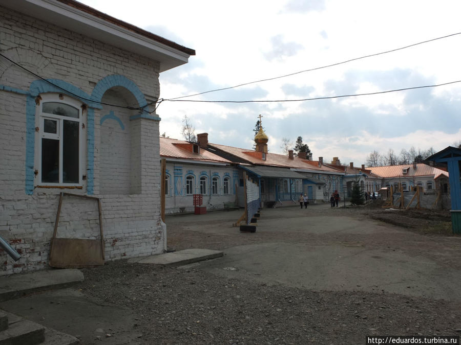 Пасхальное воскресение и новый храм мужского монастыря Красноярск, Россия