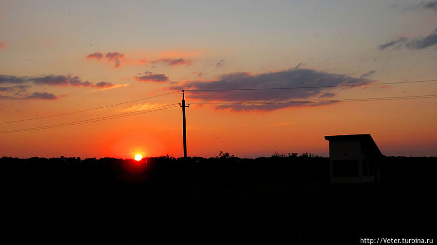 Я любовался закатом, который украсил южное небо своими красками