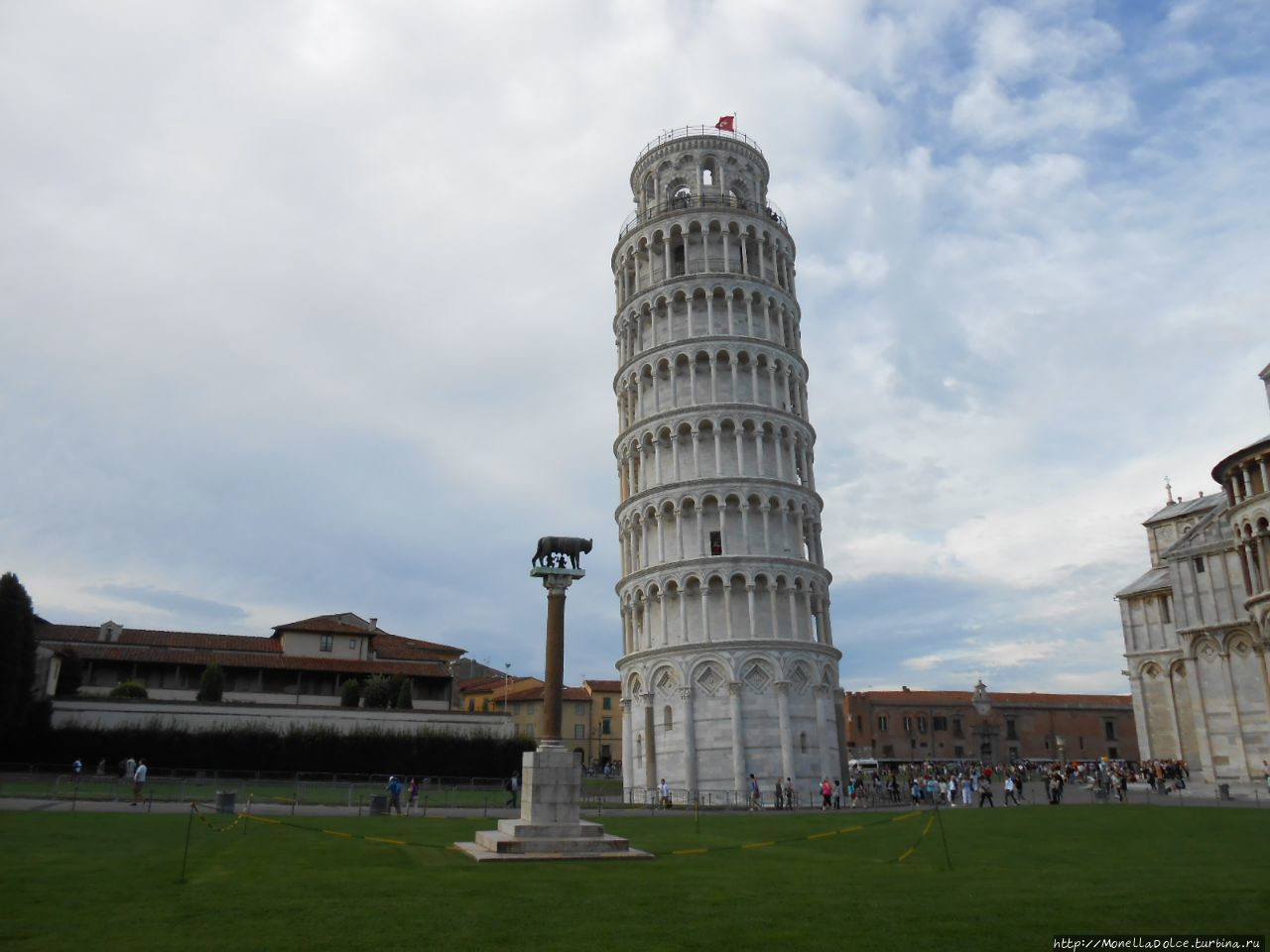 Pisa: чудесная площадь piazza dei Miracoli