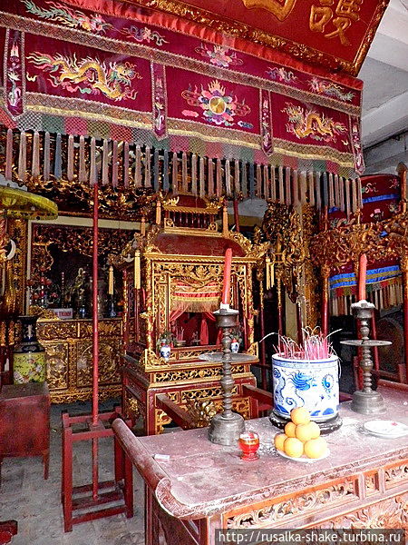 Храм у озера Ханой, Вьетнам