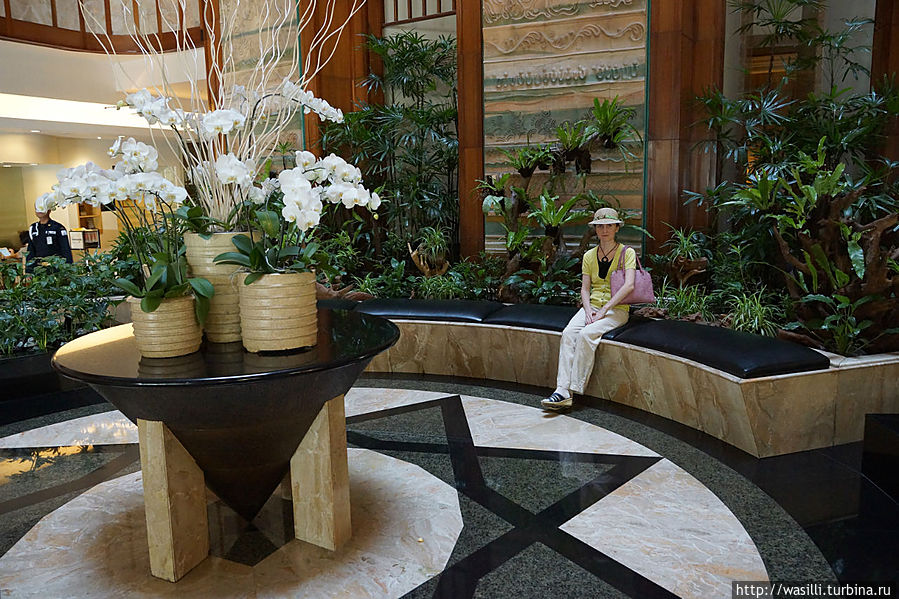 Холл отеля Hyatt Regency 5*. Бандунг.