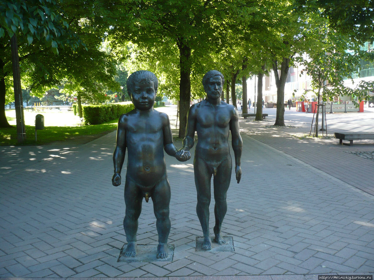 Скульптурная композиция Отец и Сын Тарту, Эстония