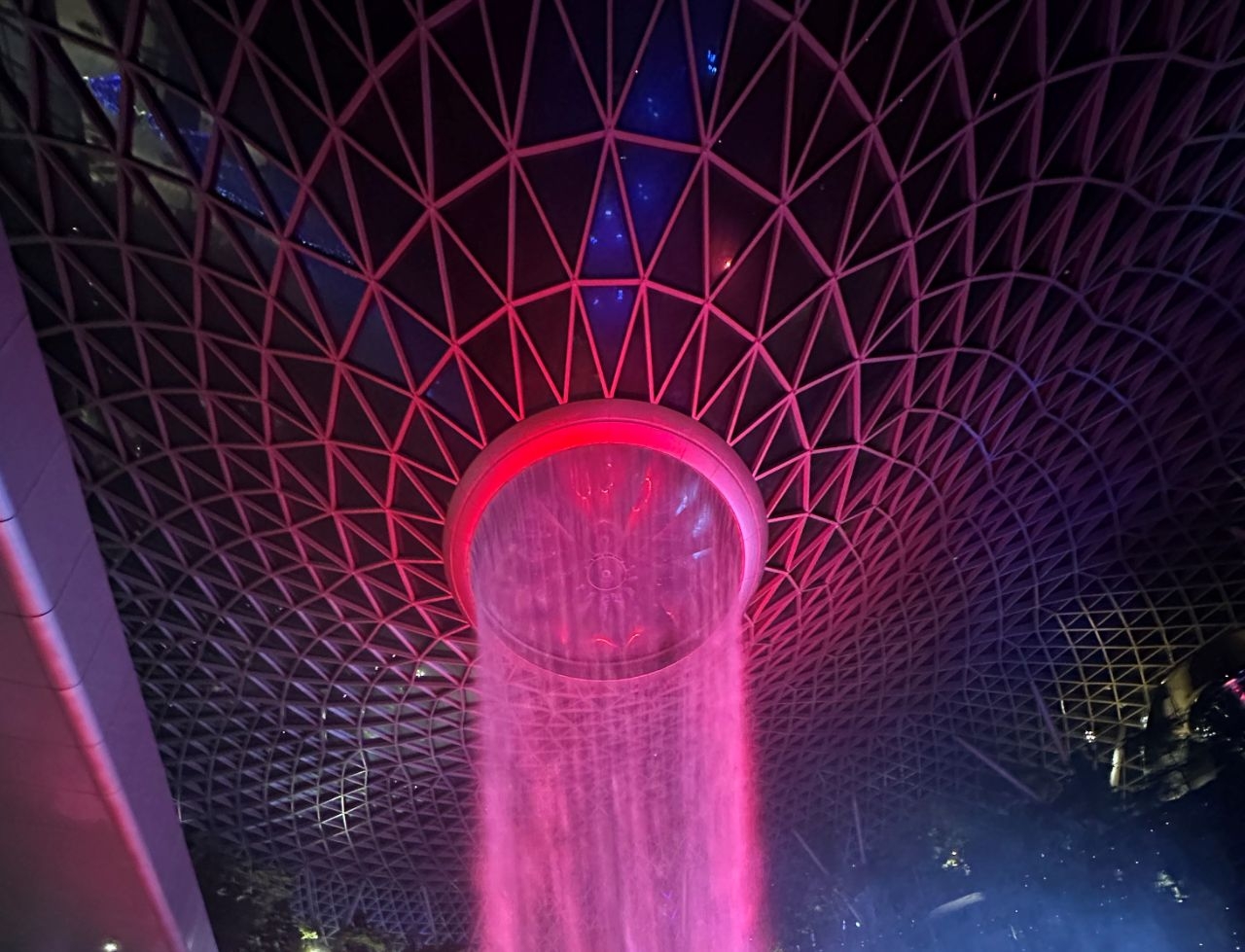 Свето-музыкальные фонтаны Marina Bay Sands Сингапур (столица), Сингапур (город-государство)