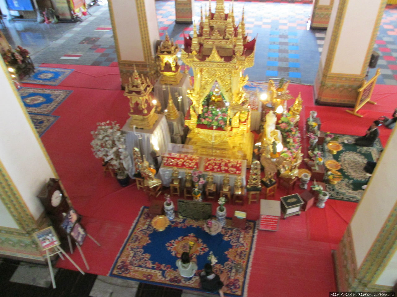 Осмотр королевской ступы Кхон-Каен, Таиланд