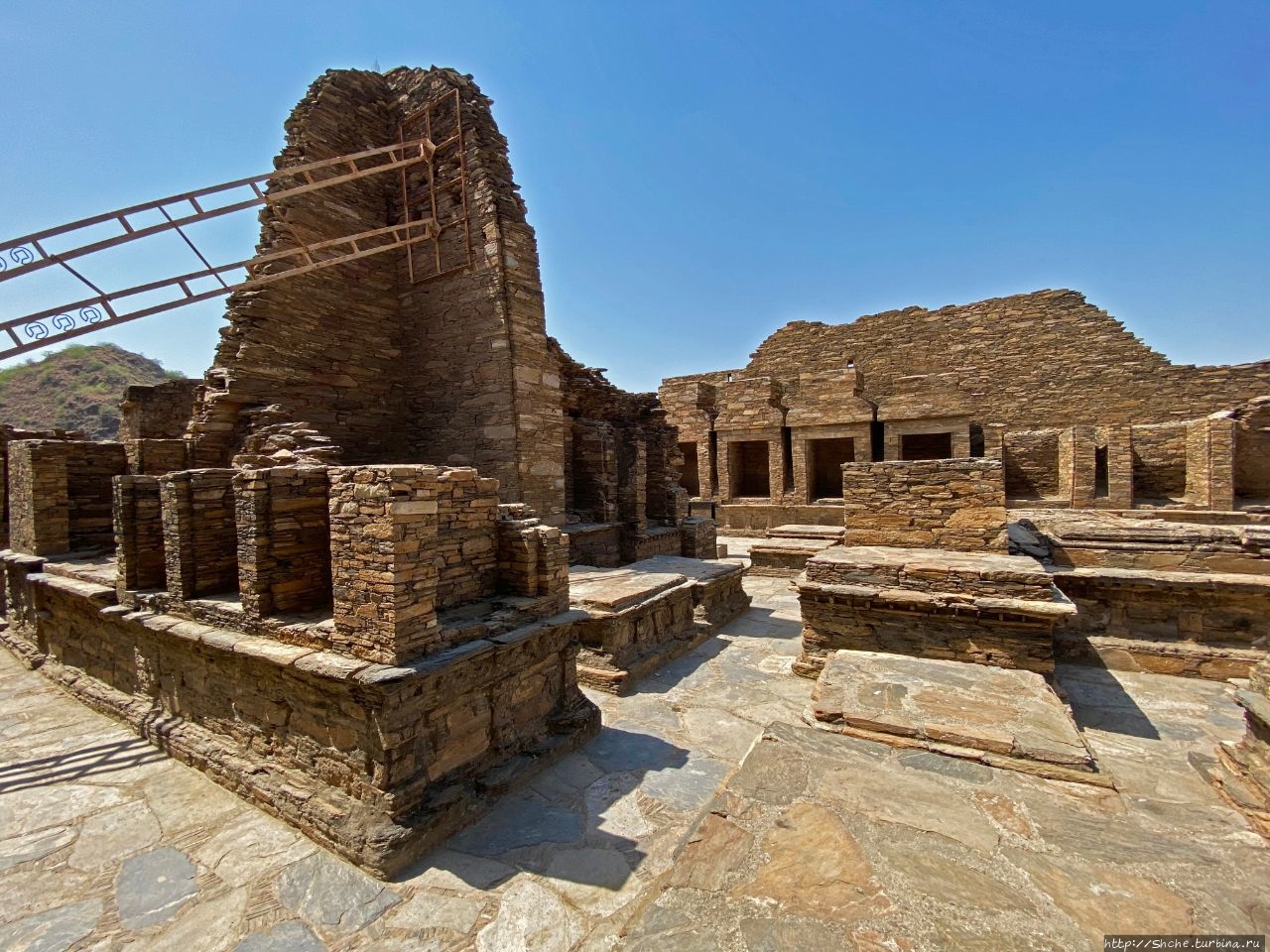 Тахти-Бахи Буддистский Монастырь Тахт-и-Бхай, Пакистан