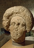 Каменная голова в Музее Римских терм в Бате. Фото из интернета