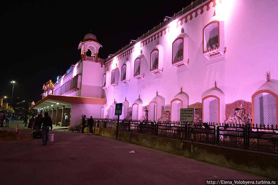 здание ж/д вокзала г. Джайпур Индия