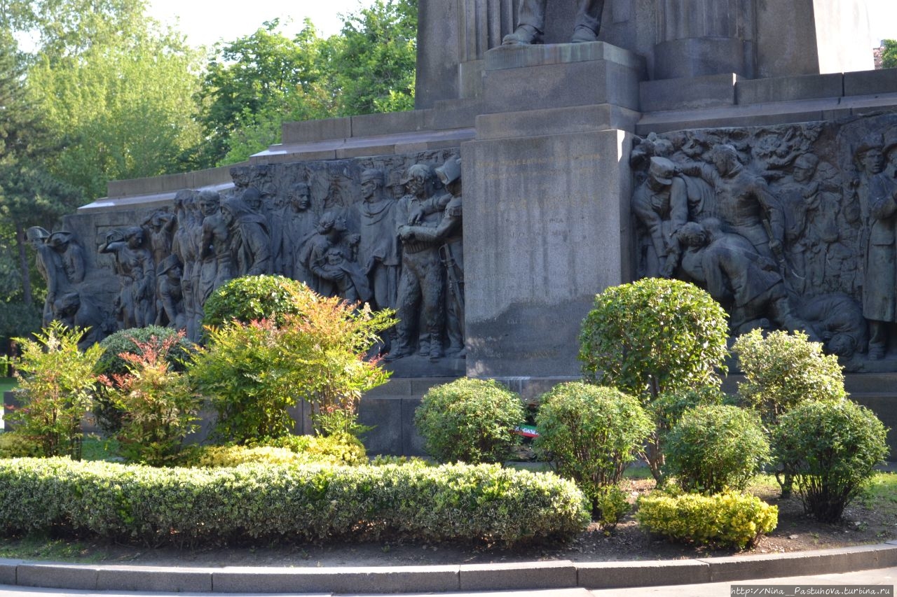 Королевский парк и памятник карабинерам Турин, Италия