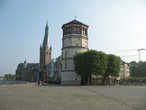 Базилика Св. Ламберта и Замковая башня