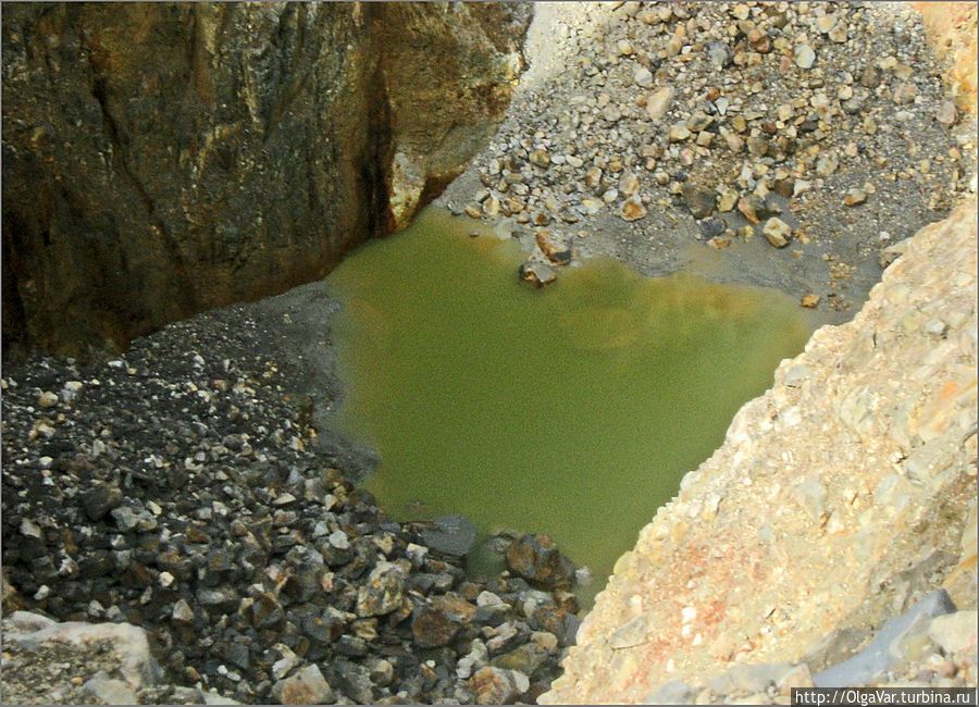 Вот так выглядит дно вулкана. Интересно, а вулканологам это о чем-то говорит...?