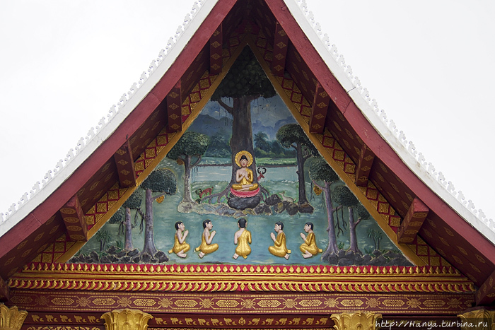 Тимпан Сима Монастыря Открытого Сердца Ват Ахам. Фронтон здания Сима. Фото из интернета