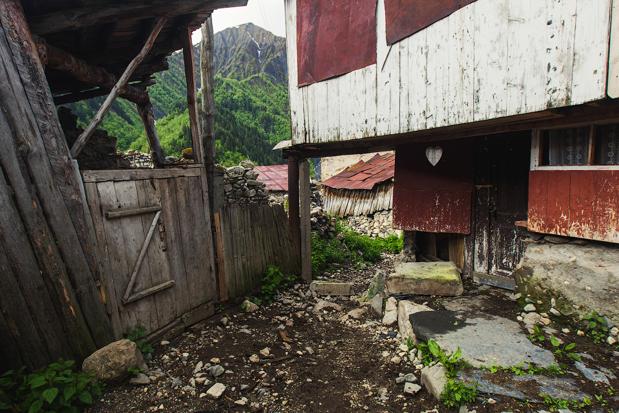 Не перевелись еще романтики в горных селениях..