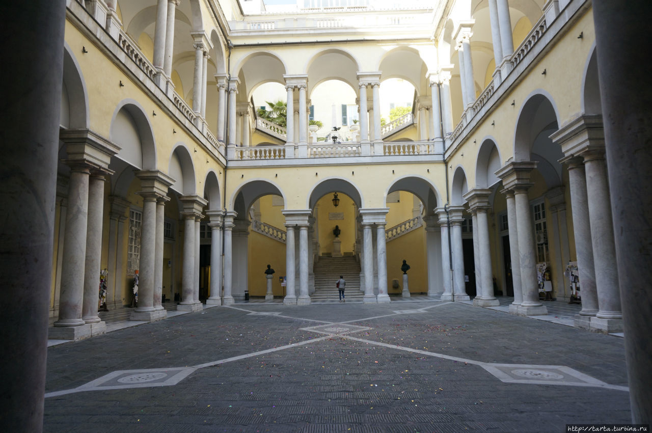 Прелестные дворики старой Генуи