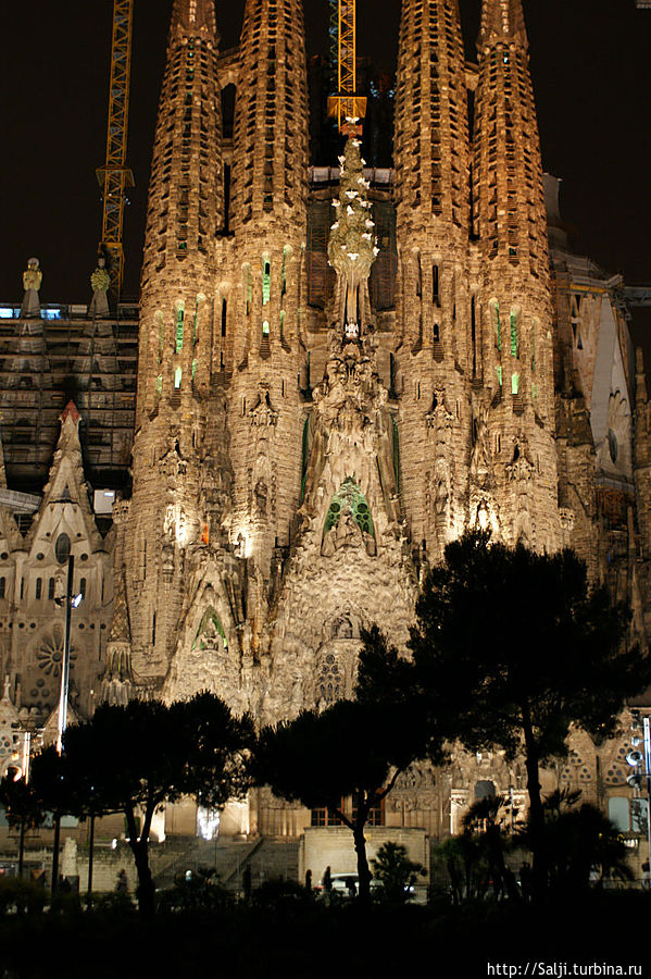 Саграда Фамилия ночью! Барселона, Испания