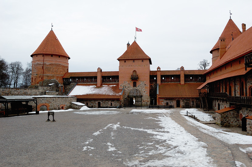 Внутренний двор замка Тракай, Литва