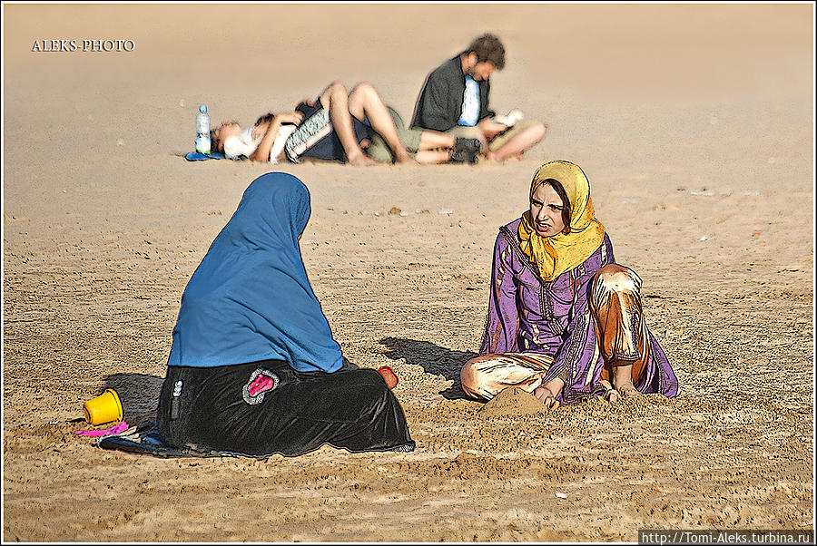 В мае на набережной довольно прохладно...
* Эссуэйра, Марокко