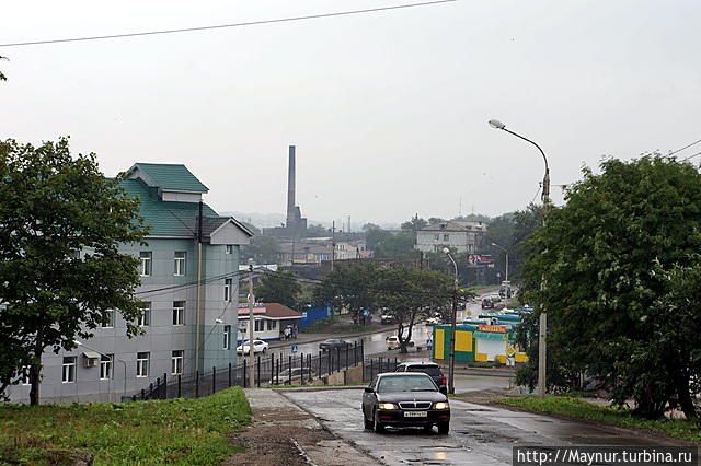 Улицы  города.   Ни  одна   моя   попытка   снять  какую — либо  улицу   в    перспективе   не   увенчалась   успехом —  все  улицы   извилистые  и   с   перепадом   высот.
 Получился   только   общий   план. Корсаков, Россия