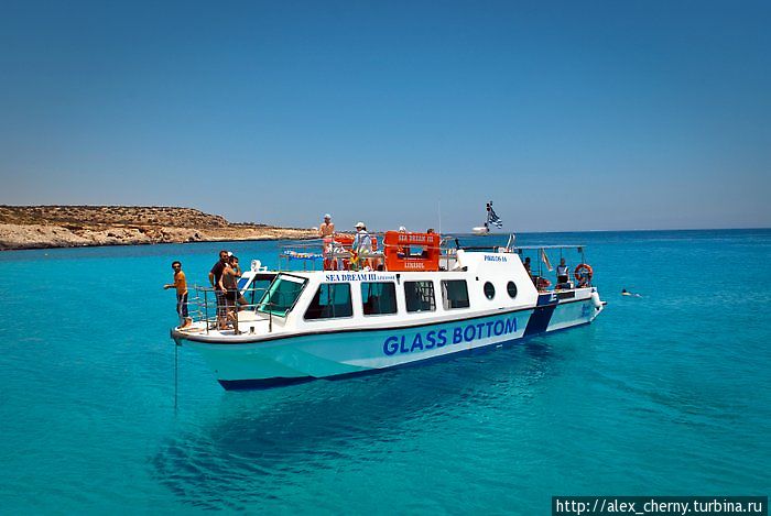 Лазурная вода куда так и хочется занырнуть Кипр