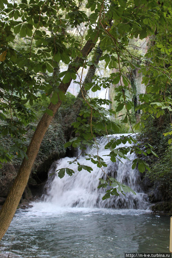 Парк с водопадами под монастырским  присмотром Нуэвалос (Монастерио-де-Пьедра), Испания