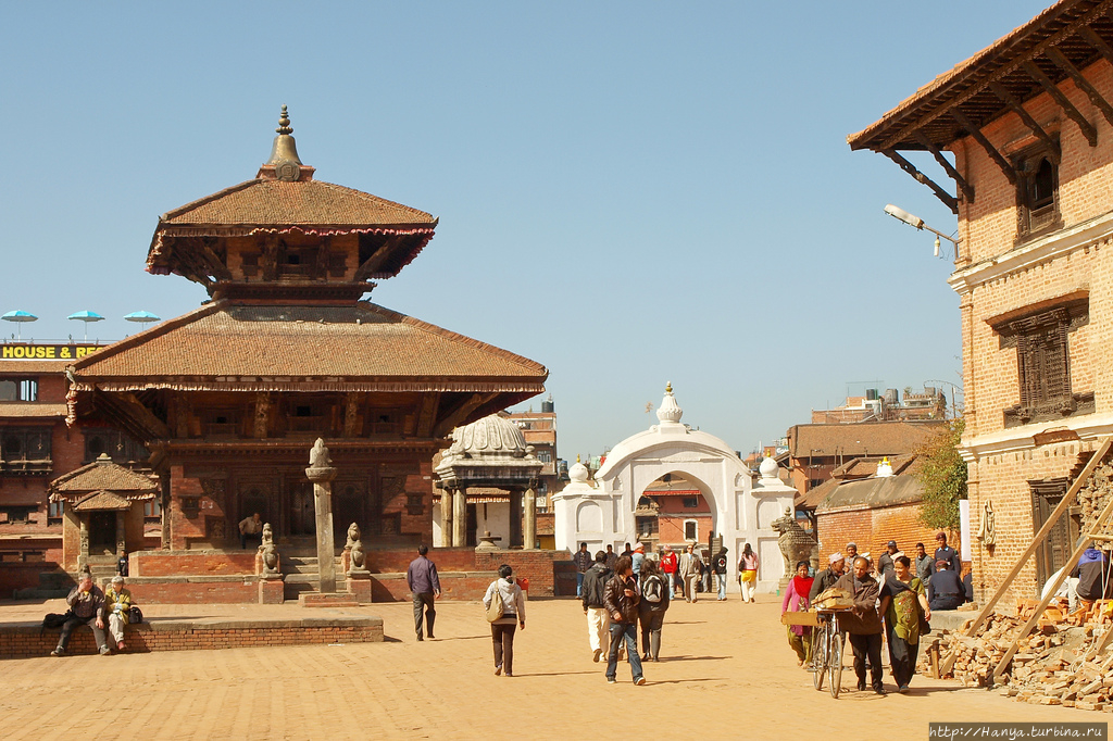 Непал. Бхактапур. Дурбар. Gopinath Krishna Temple, аналог индийского Джаганнатха. Из интернета