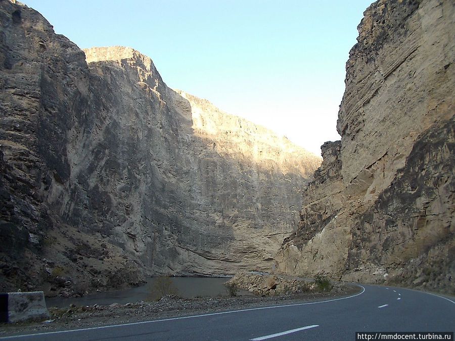 Отвесные стены каньона реки впечатляют Дагестан, Россия