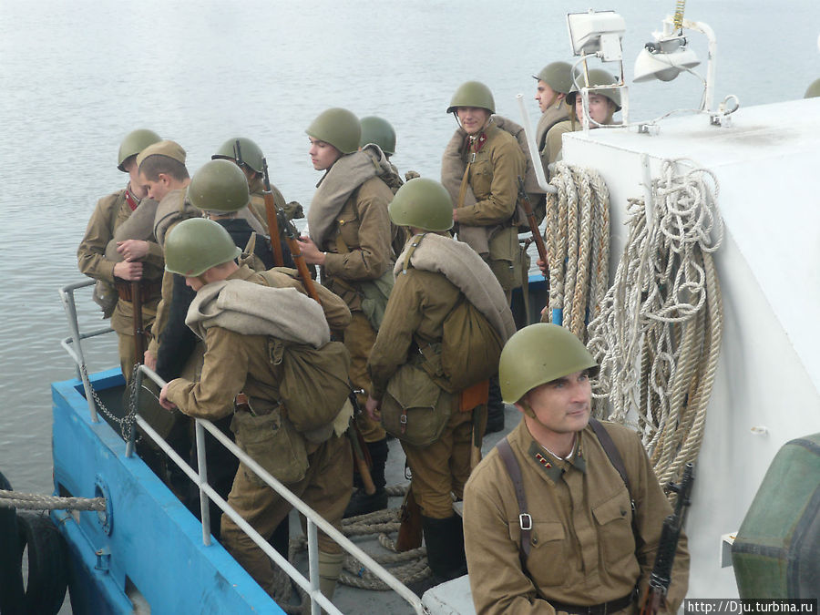 Десантники для отображения подлинности событий бросались в холодную воду Стрельна, Россия