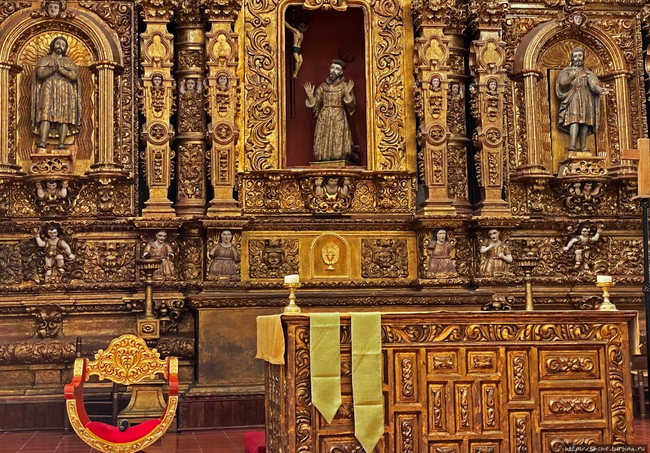 Храм и бывший Успенский женский монастырь Куэрнавака, Мексика