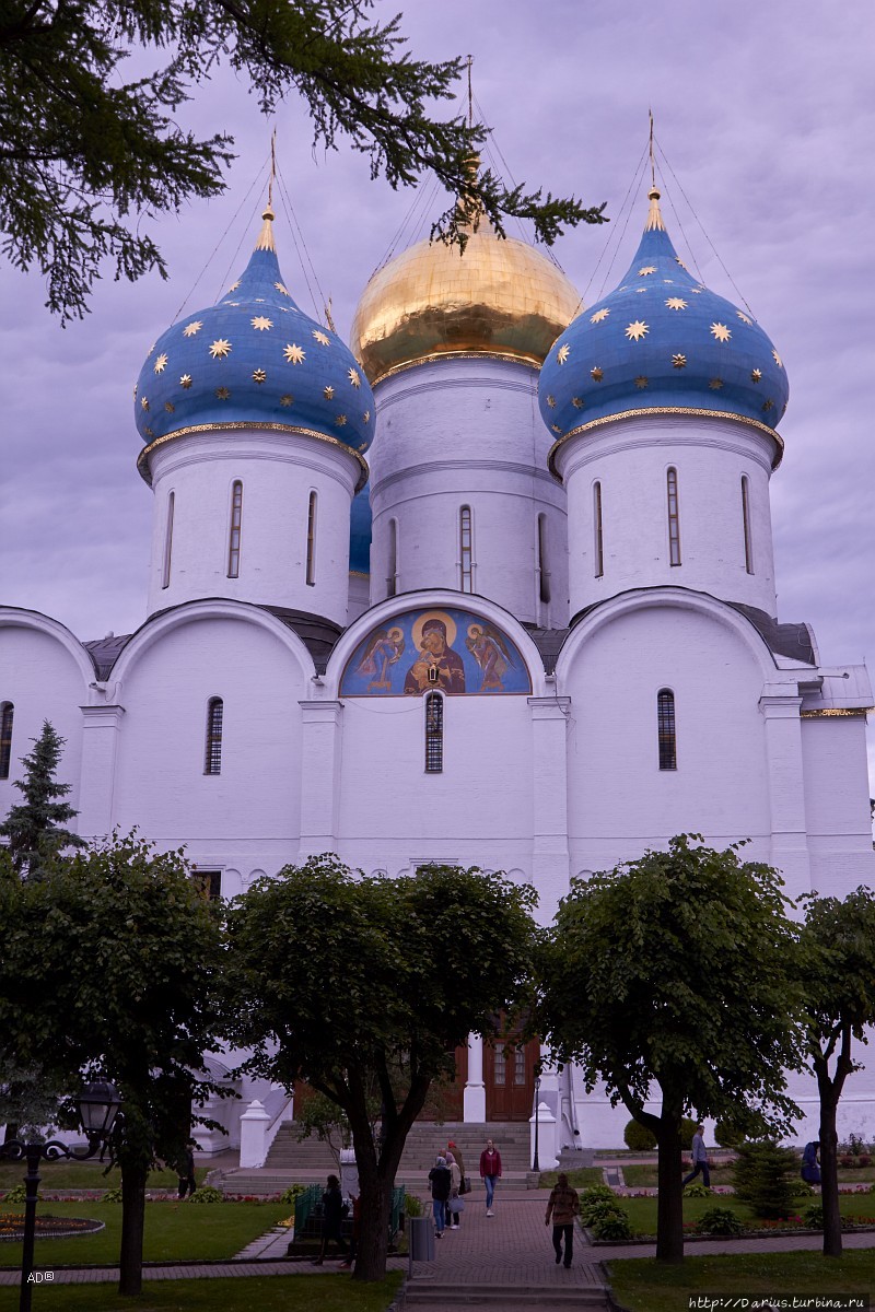 Свято-Троицкая Сергиева Лавра. Внутри Сергиев Посад, Россия