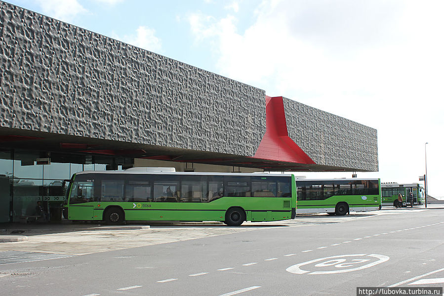 Автобусная станция в г.Ла Лагуна.
Автобусы № 102 — №107 — Санта Крус — Ла Лагуна — 1.90€. — время в пути 15 мин.