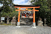 Храм Удзи находится в 100 метрах от Ujigami Shraine