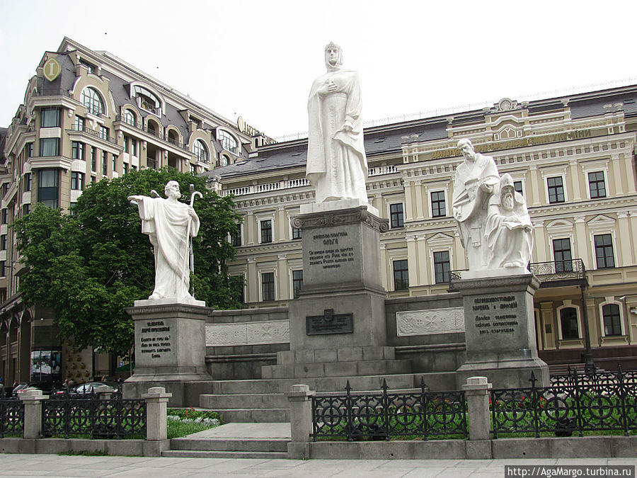 Памятник княгине Ольге, Кириллу и Мефодию и андрею Первозванному Киев, Украина
