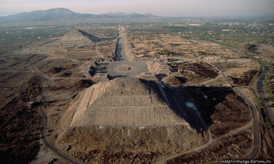 Пирамида Луны. Из интернета Теотиуакан пре-испанский город тольтеков, Мексика