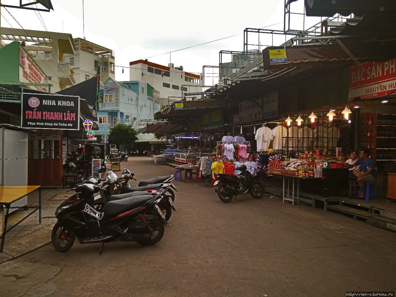 Ночной Рынок. Дуонг-Донг, Вьетнам