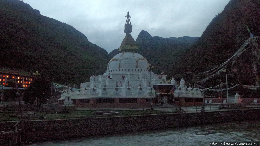 Монастырь Дзогчен Монастырь Дзогчен, Китай