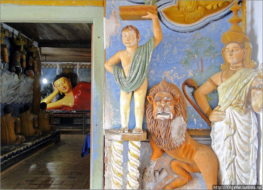Внутри храма — лежащий Будда Михинтале, Шри-Ланка