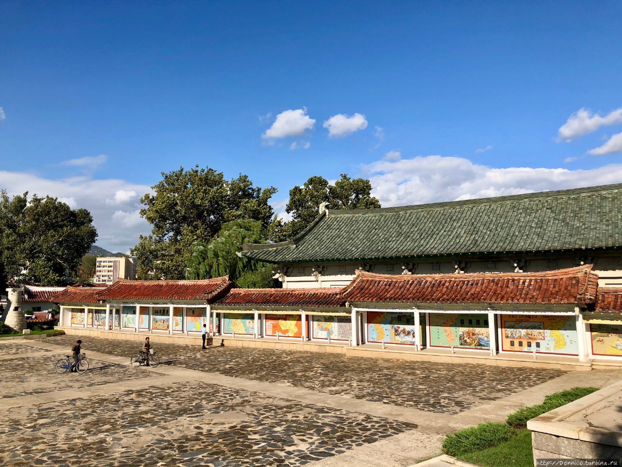 Чуннам гора и исторический павильон Саривон, КНДР