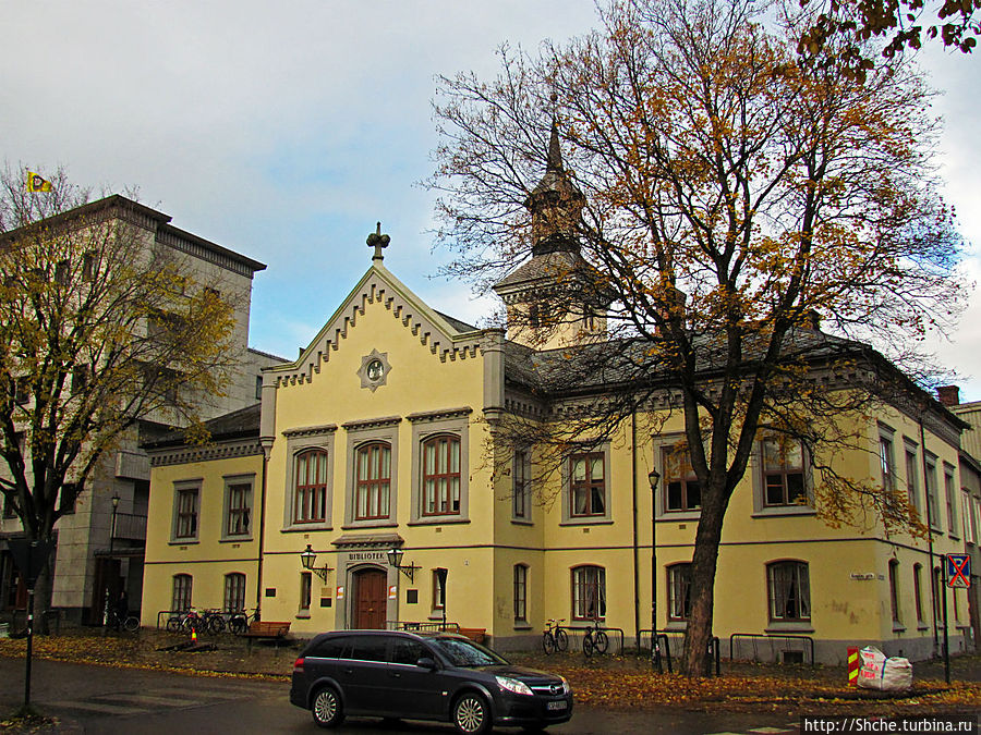 а правая сторона просто радовала своей архитектурой